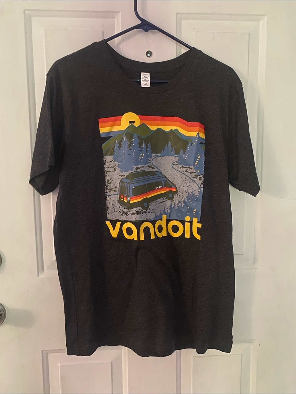 Black with Retro Rainbow Van tshirt M